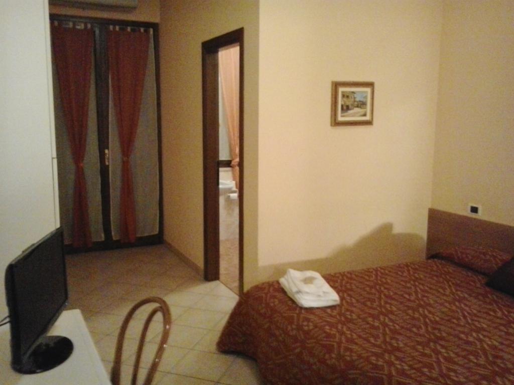 Trattoria Milani Hotel Lonato Phòng bức ảnh