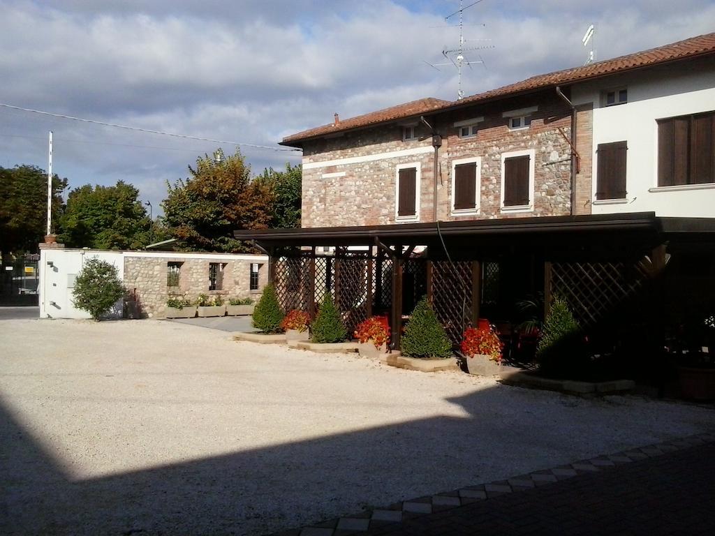 Trattoria Milani Hotel Lonato Ngoại thất bức ảnh